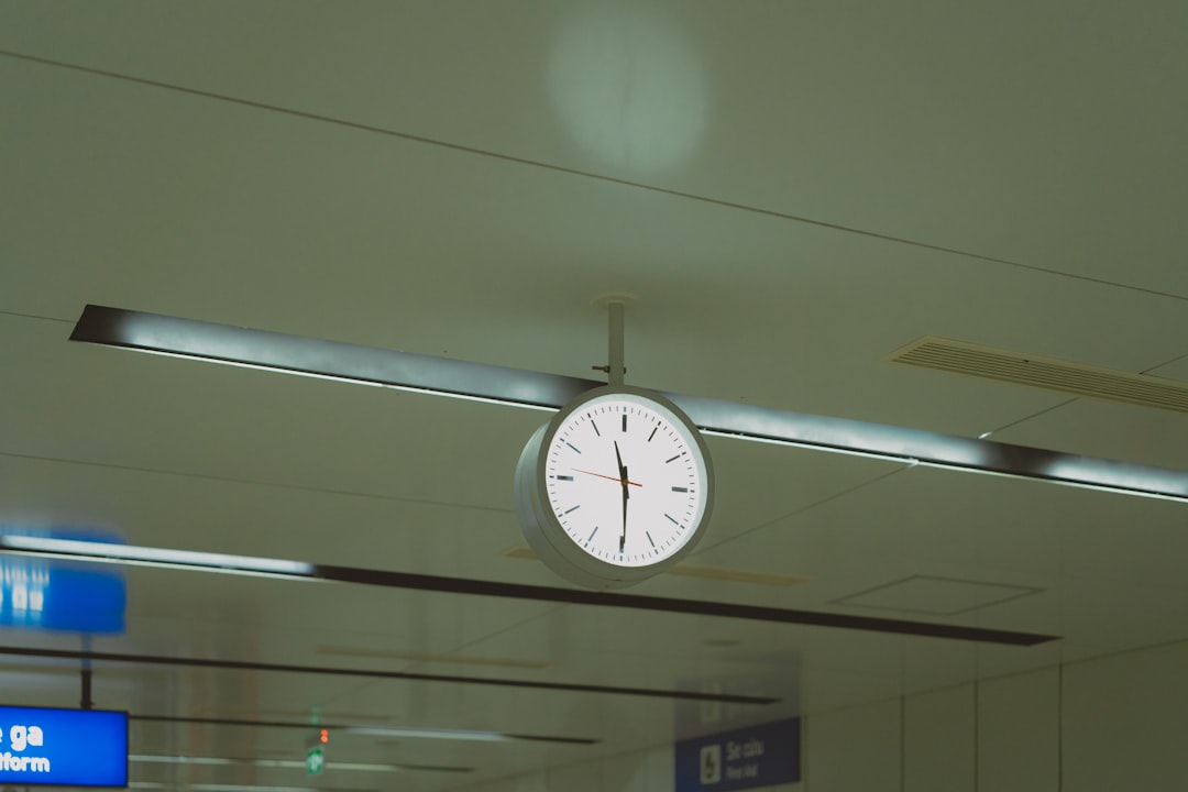 Digital clock showing synchronized time